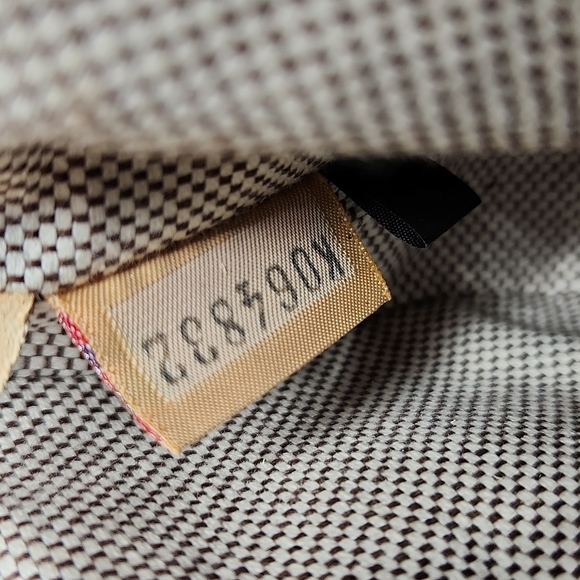 Dooney and Bourke Shoulder Strap purse - Picture 5 of 10